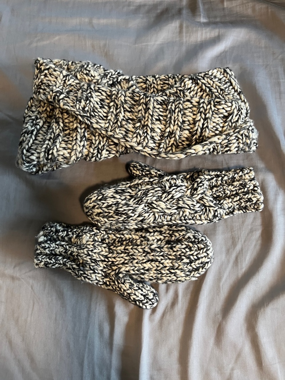 GAP Black and Cream Marled Knit Scarf and Mittens Set